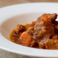 Tajine d’agneau épicé avec du couscous